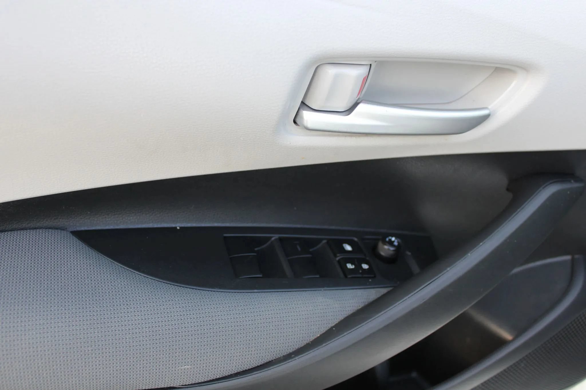 Used 2021 Toyota Corolla LE FWD image 13