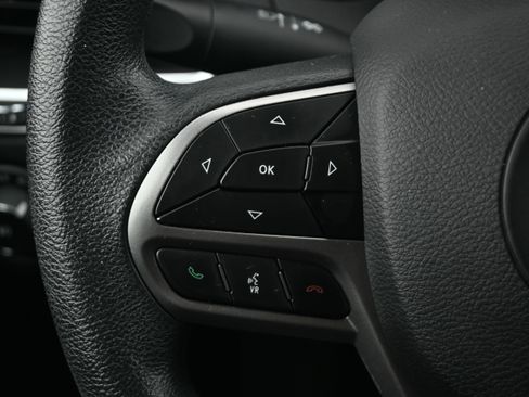 Used 2019 Jeep Cherokee Latitude w/ Popular Appearance Group image 29