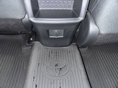 Used 2021 Toyota RAV4 LE image 29