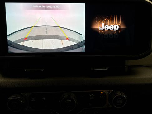 Used 2024 Jeep Wrangler Unlimited Sport AWD/4WD image 16