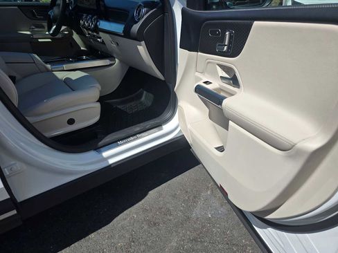 New 2025 Mercedes-Benz GLB 250 4MATIC image 10