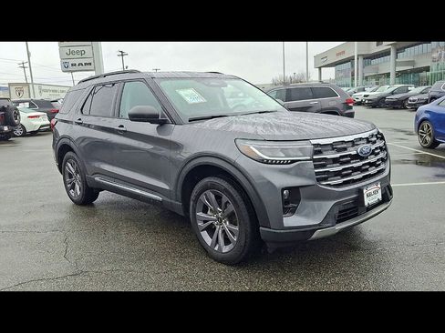 Used 2025 Ford Explorer Active w/ Active Comfort Package image 2