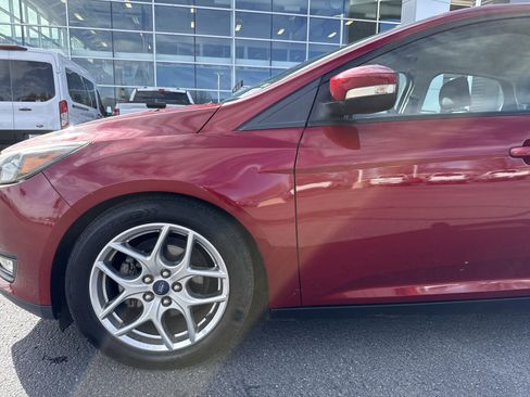 Used 2015 Ford Focus SE w/ Equipment Group 201A image 9
