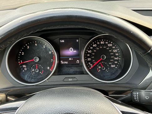 Used 2018 Volkswagen Tiguan SE FWD image 34
