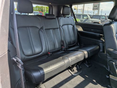 Certified 2024 Jeep Wagoneer L Series II AWD/4WD image 36