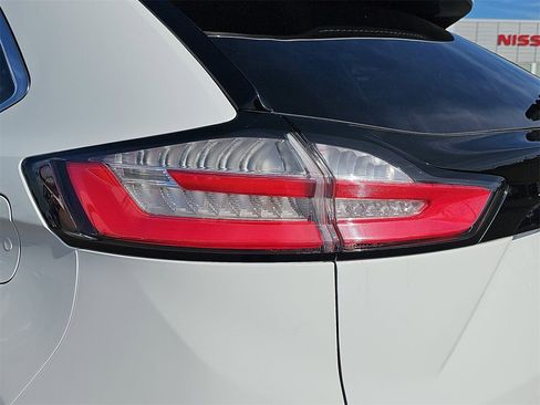 Used 2024 Ford Edge SEL image 33