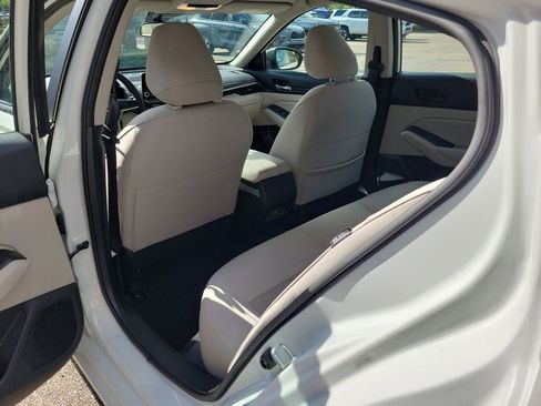 Used 2025 Nissan Altima 2.5 SV FWD image 8