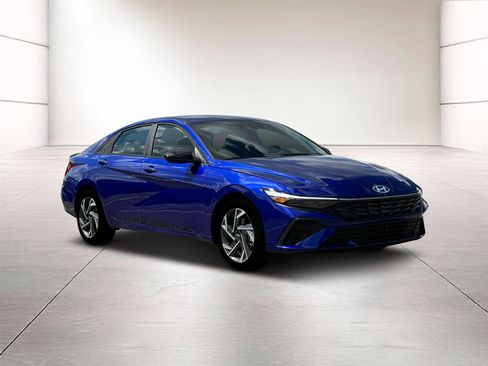 New 2025 Hyundai Elantra Sport image 11