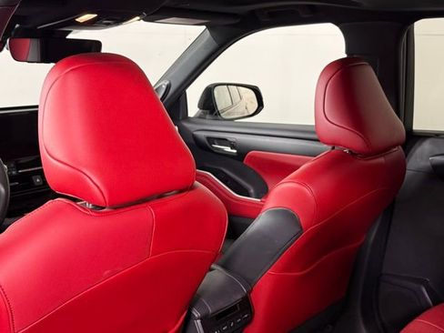 Used 2023 Toyota Highlander XSE image 22