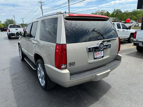 Used 2009 Cadillac Escalade AWD image 2