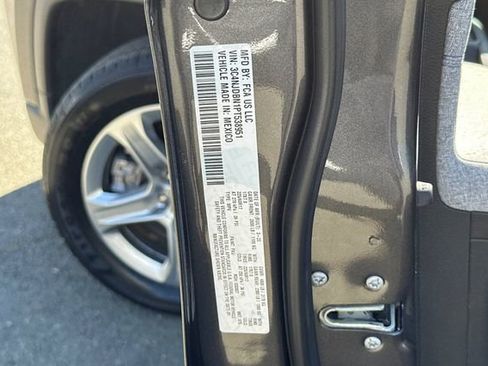 Used 2023 Jeep Compass Latitude image 33