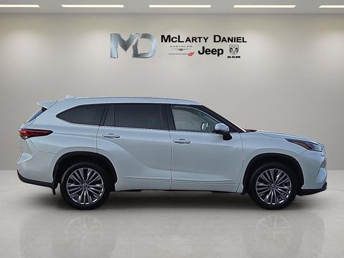 Used 2022 Toyota Highlander Platinum AWD/4WD image 6