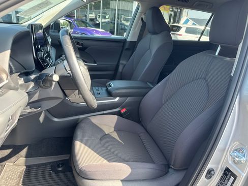 Used 2023 Toyota Highlander LE FWD image 10