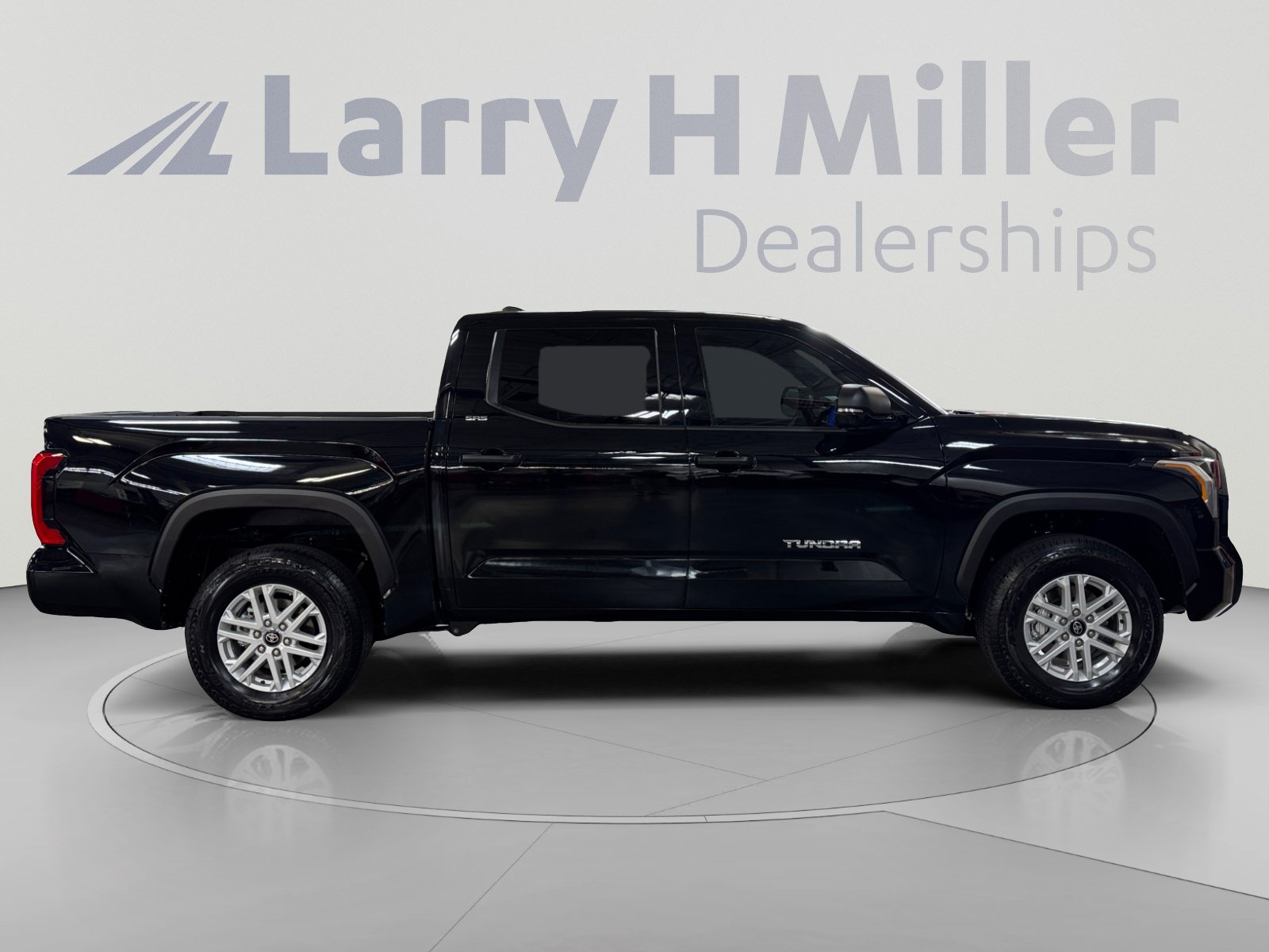 Used 2026 Toyota Tundra SR5 w/ SR5 Convenience Package AWD/4WD image 6