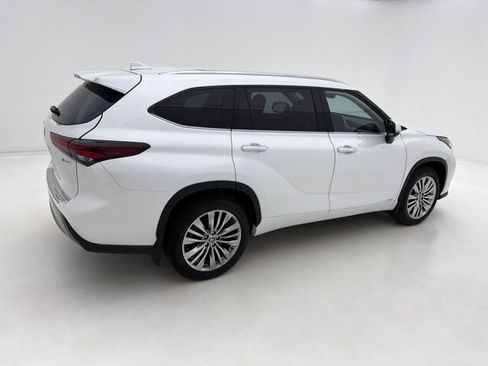 Used 2025 Toyota Highlander Platinum AWD/4WD image 6