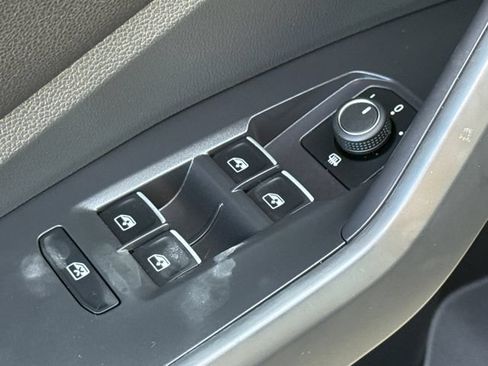 Used 2025 Volkswagen Jetta Sport FWD image 19