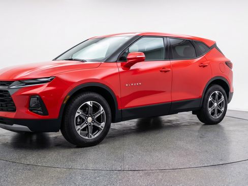 Used 2025 Chevrolet Blazer LT image 3