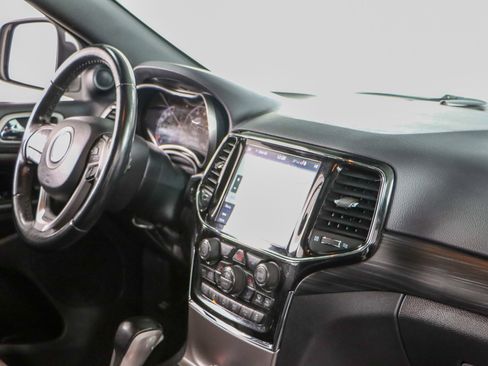 Used 2020 Jeep Grand Cherokee Altitude image 26