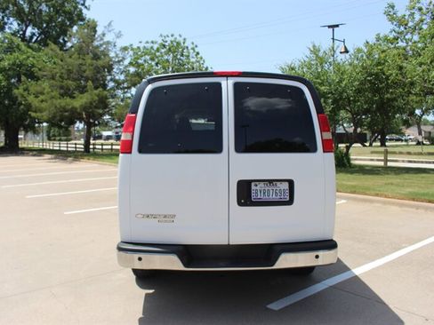 Used 2016 Chevrolet Express 3500 LT w/ LT Preferred Equipment Group RWD image 4