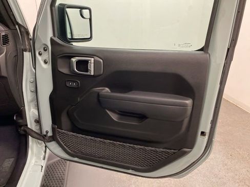 Used 2023 Jeep Wrangler Sport image 27