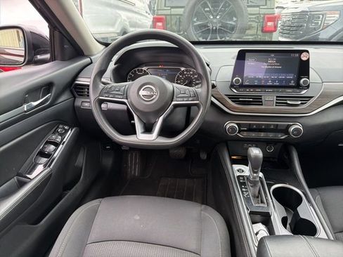 Used 2023 Nissan Altima 2.5 SV image 9