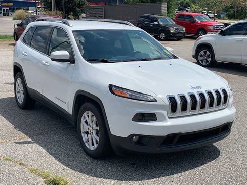 Used 2016 Jeep Cherokee Latitude FWD image 3