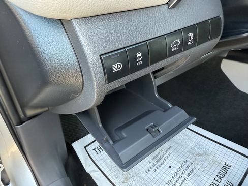 Certified 2020 Toyota Camry LE image 14