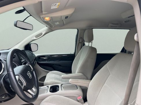 Used 2013 Dodge Grand Caravan SXT w/ UConnect Hands-Free Group FWD image 9