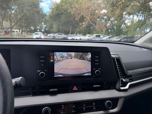 Used 2025 Kia Sportage LX image 17