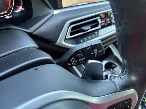 Used 2022 BMW X7 xDrive40i w/ M Sport Package AWD/4WD image 18