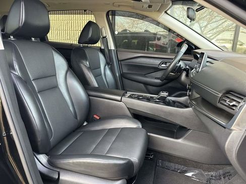 Used 2023 Nissan Rogue SV w/ SV Premium B Package image 9