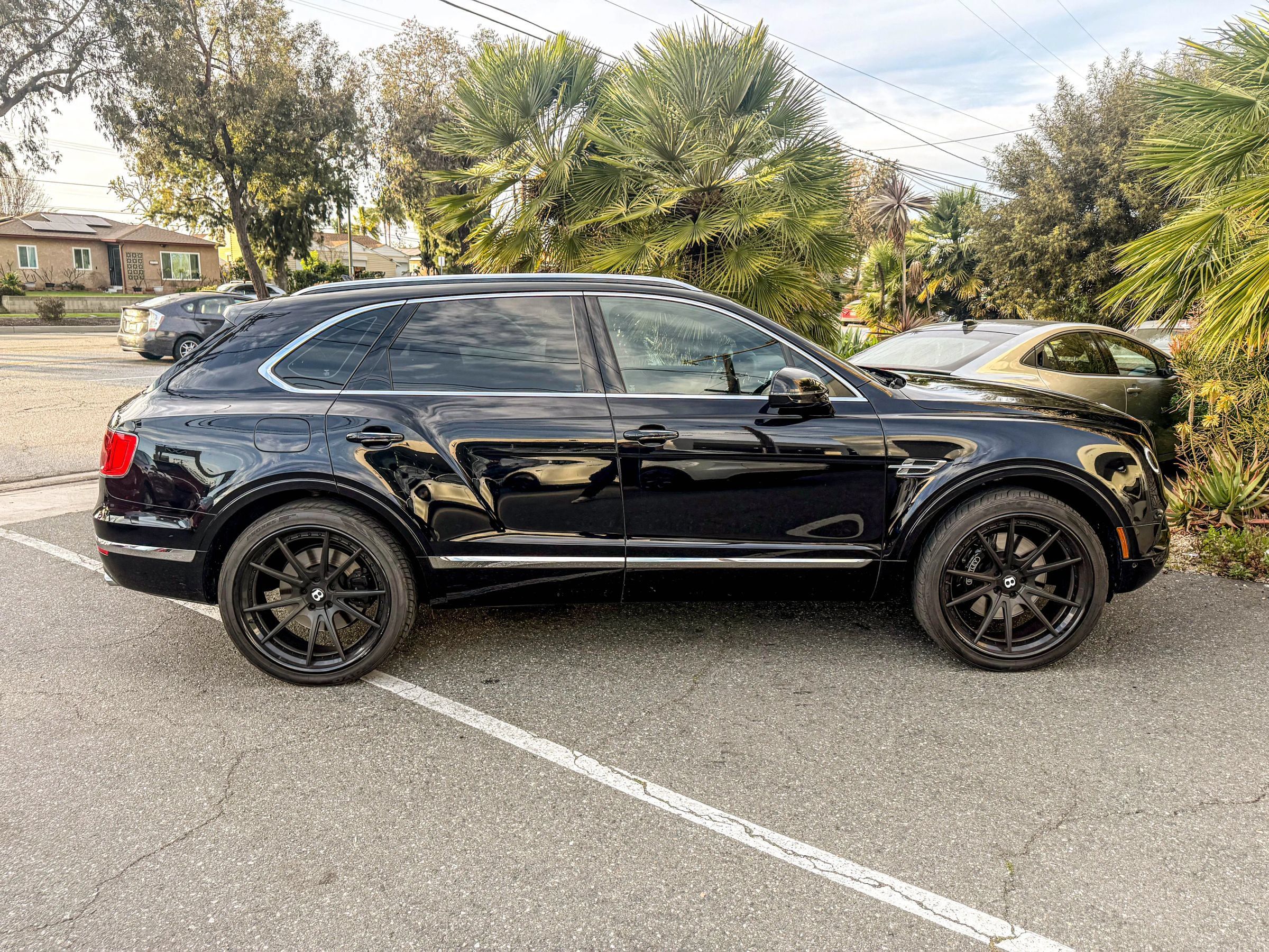 Used 2020 Bentley Bentayga AWD/4WD image 16