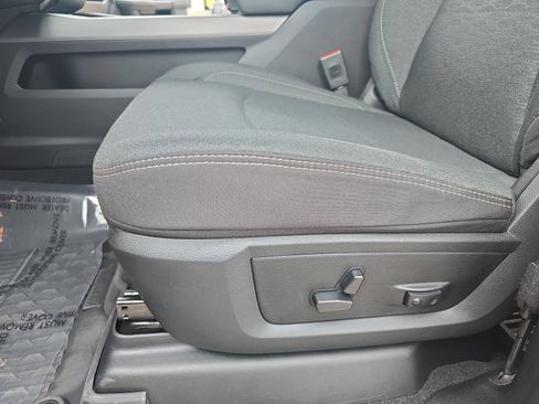Used 2025 RAM 2500 Big Horn AWD/4WD image 30