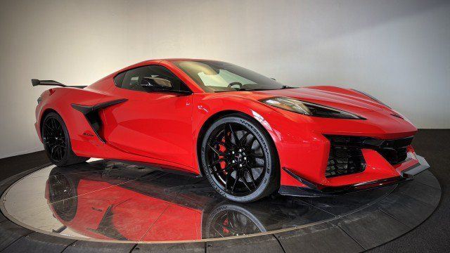 Used 2024 Chevrolet Corvette Z06 w/ Z07 Performance Package RWD image 18