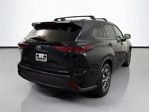 Used 2024 Toyota Highlander XLE AWD/4WD image 7
