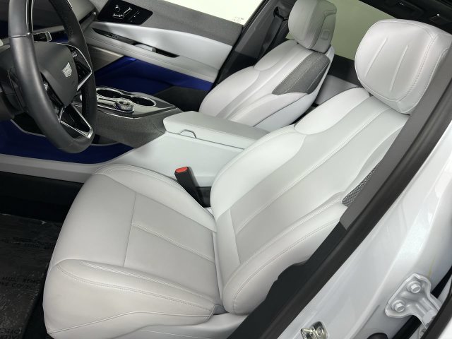 Used 2027 Cadillac Optiq Luxury RWD image 19
