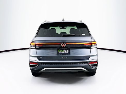 Used 2025 Volkswagen Taos SE FWD image 7