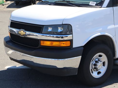 Used 2025 Chevrolet Express 2500 w/ Driver Convenience Package RWD image 6