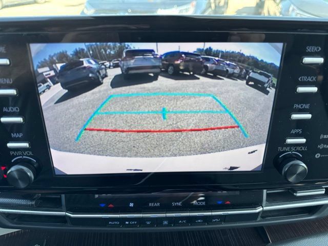 Used 2023 Toyota Sienna LE AWD/4WD image 14