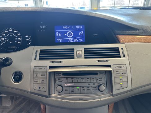 Used 2005 Toyota Avalon Limited image 3