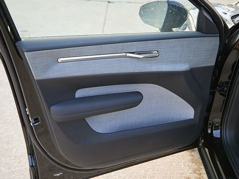 New 2025 Volvo EX30 Ultra w/ Protection Package Premier image 9