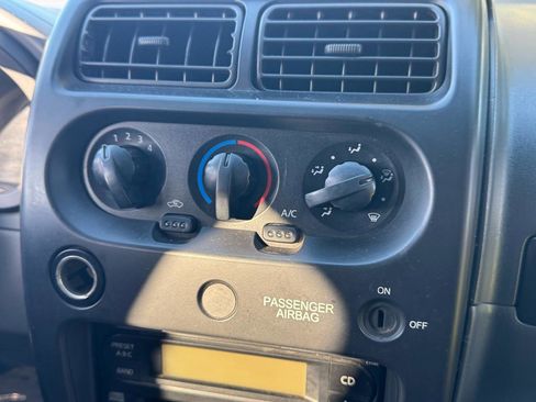 Used 2002 Nissan Frontier XE image 16