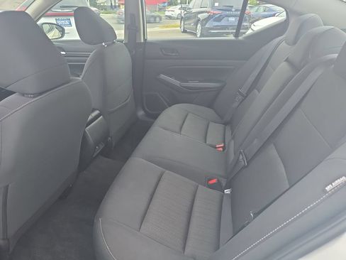 Used 2025 Nissan Altima 2.5 SV FWD image 22