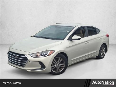 Used 2017 Hyundai Elantra SE image 1