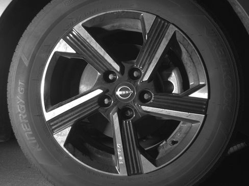 Used 2025 Nissan Sentra SV FWD image 13