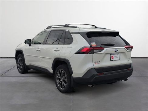 Used 2022 Toyota RAV4 XLE Premium image 4