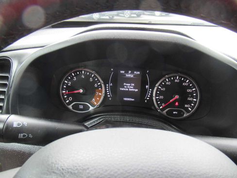 Used 2020 Jeep Renegade Altitude FWD image 24