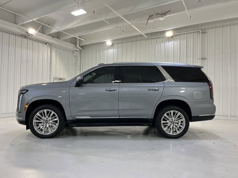 Used 2025 Cadillac Escalade Premium Luxury image 31