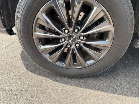 Used 2017 Lincoln Navigator Select image 8