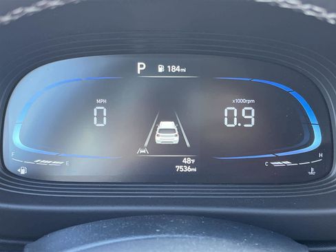 Used 2023 Hyundai Venue Limited image 30